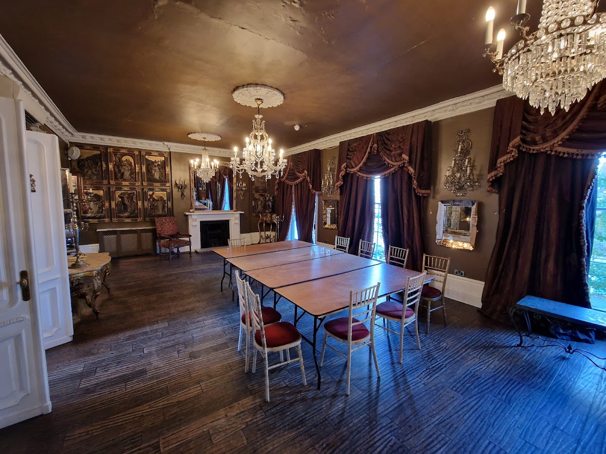 Beach Blanket Babylon — Notting Hill