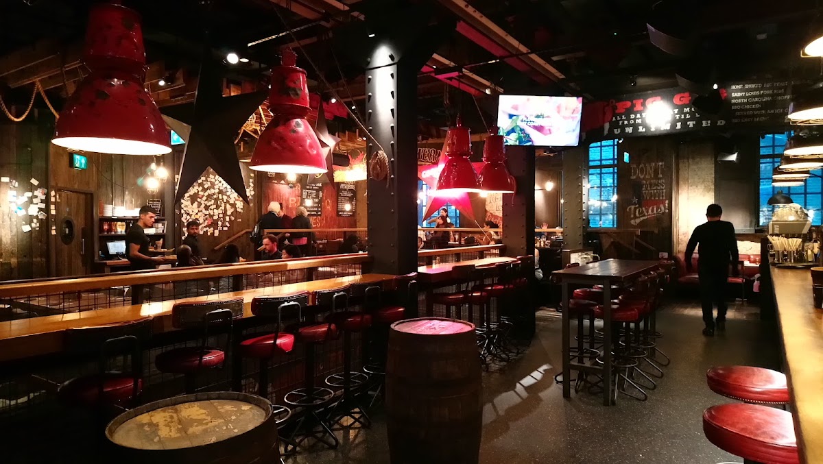 Big Easy Bar.B.Q & Crabshack - Covent Garden — photo 2