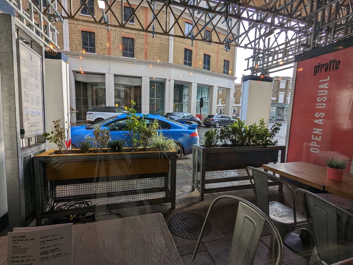 Giraffe, Victoria — Westminster