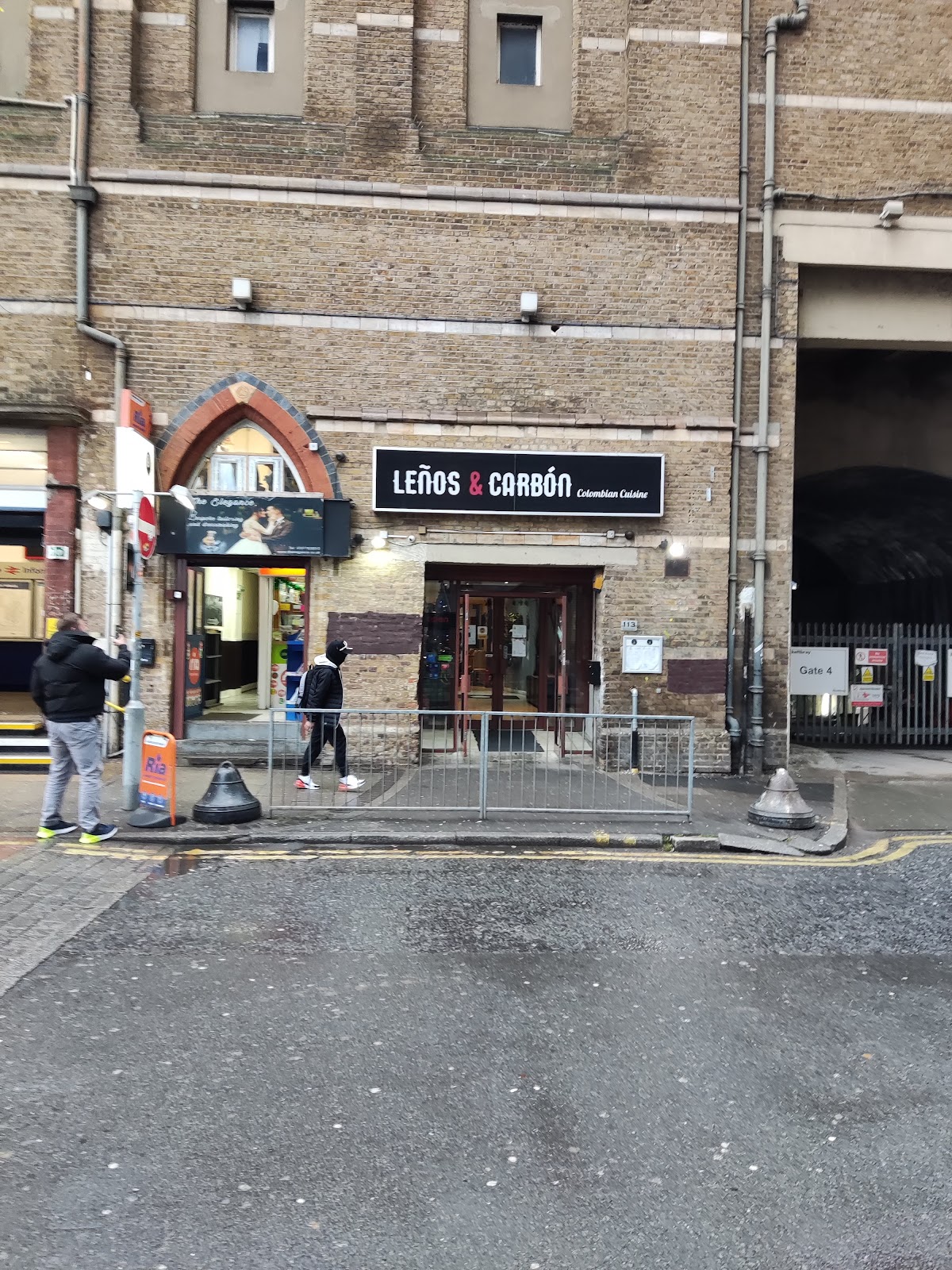 Leños & Carbon — Walworth