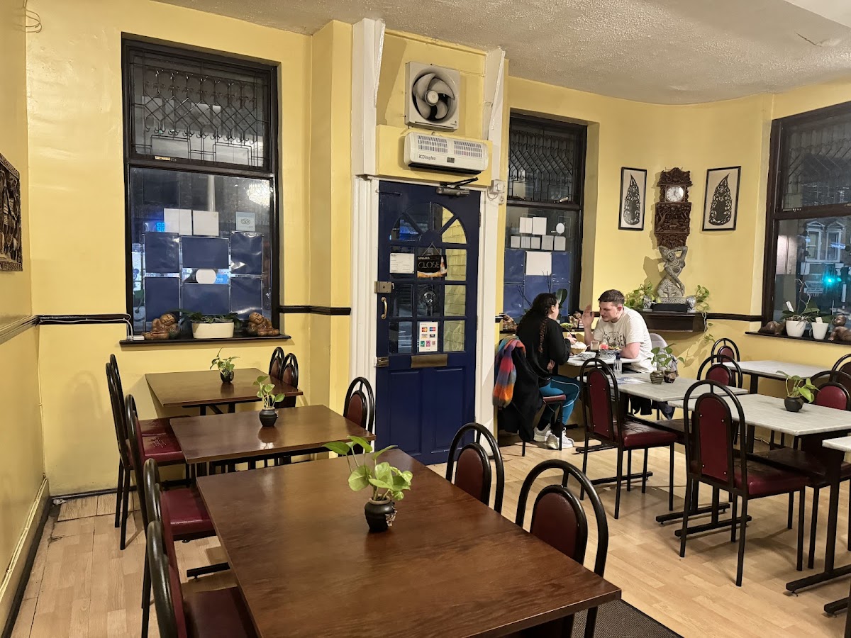 Nid Ting Thai — Archway