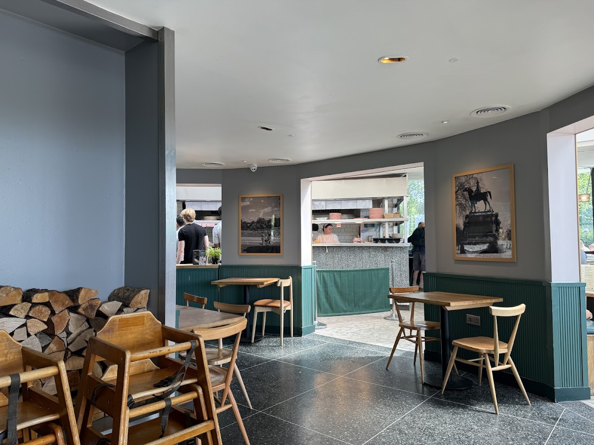 Serpentine Bar & Kitchen — photo 2
