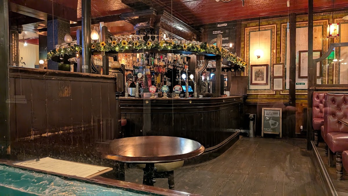 The Churchill Arms, Kensington — photo 2