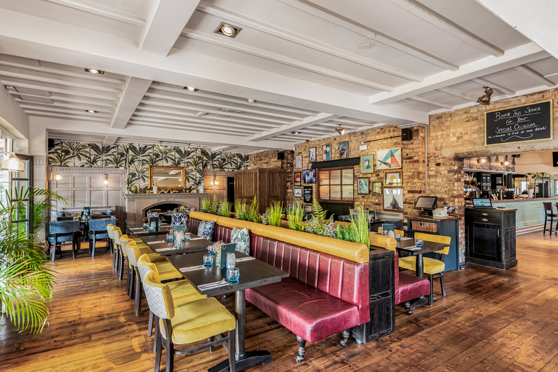 The Old White Lion — East Finchley