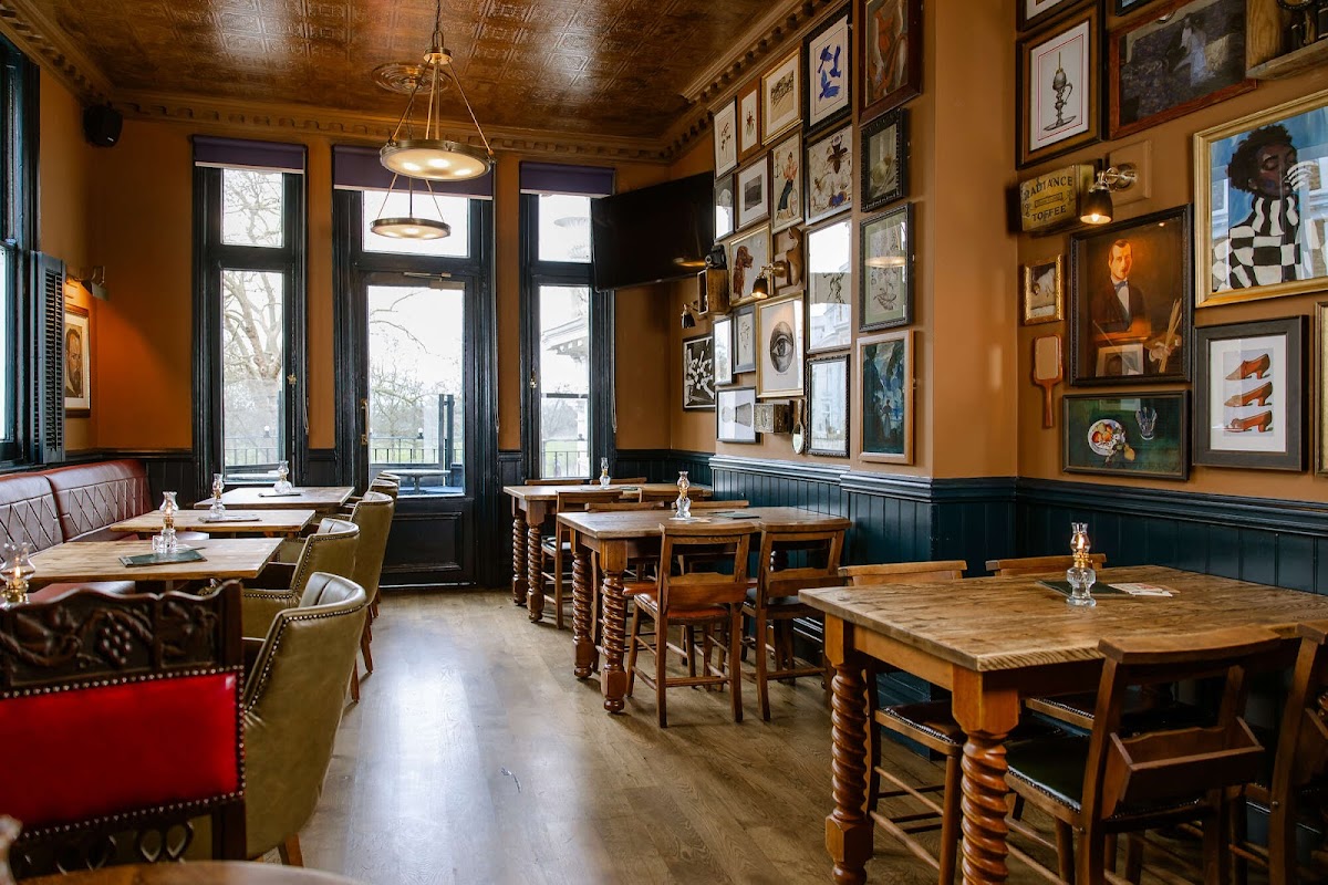 The Queens — Camden